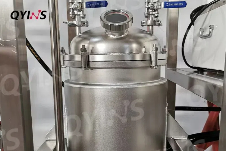 不銹鋼薄膜蒸發(fā)器夾套進(jìn)料罐 不銹鋼薄膜蒸發(fā)器夾套進(jìn)料罐